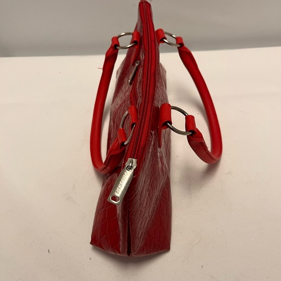 NEW Elegant Red Crocodile-Embossed insulated Handbag - Picture 5 of 6